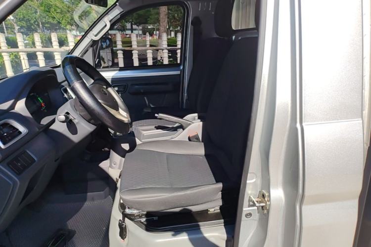 Used REACH Small Truck 2025 Model 3.8-meter Single-Row Pure Electric Box Truck, 55.06 kWh—Flagship Edition Left Front Seat