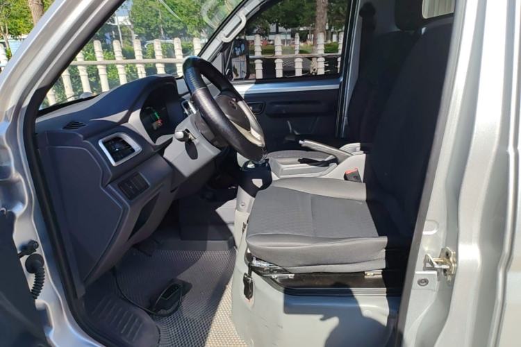 Used REACH Small Truck 2025 Model 3.8-meter Single-Row Pure Electric Box Truck, 55.06 kWh—Flagship Edition Left Rear Seat