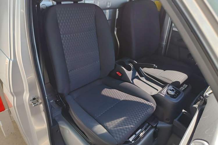 Used REACH Small Truck 2025 Model 3.8-meter Single-Row Pure Electric Box Truck, 55.06 kWh—Flagship Edition Right Front Seat