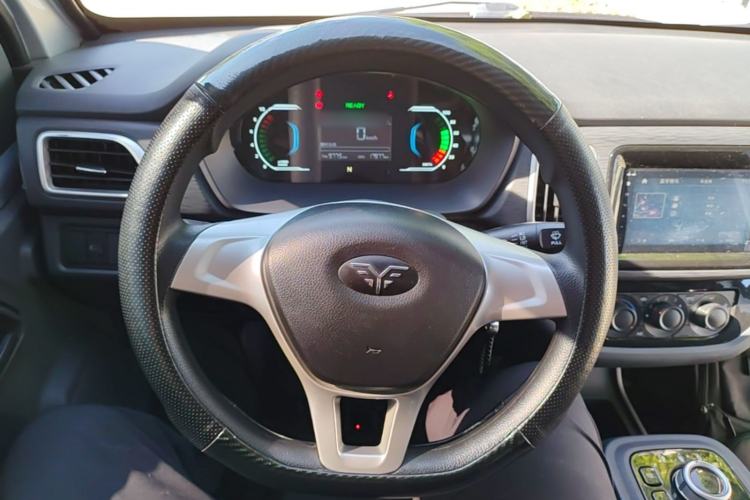 Used REACH Small Truck 2025 Model 3.8-meter Single-Row Pure Electric Box Truck, 55.06 kWh—Flagship Edition Steering Wheel