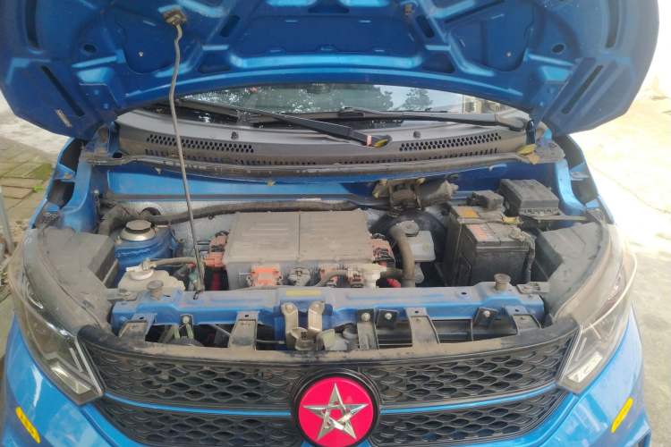 Used Red Star Shanshan X2 2018 Starlight 300 Engine Bay
