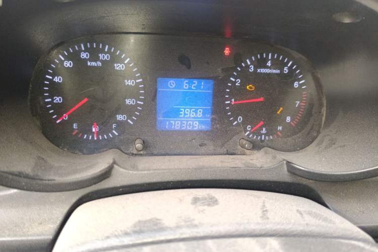 Used RELY H5 2011 2.0T Business Comfort Edition Odometer Close Up