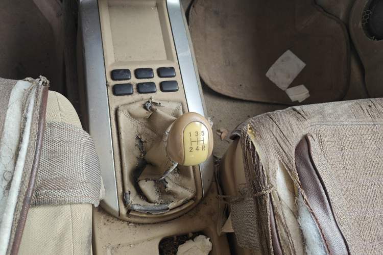 Used RELY V5 2012 1.8L Manual Comfort Version Gear Lever