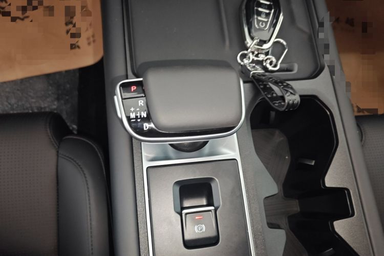 Used RELY Venucia R08 2025 Model 2.3T 8AT 2WD Diesel Long Box Trail Edition Gear Lever
