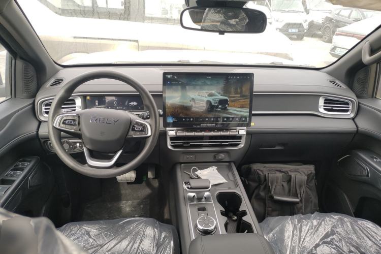 Used RELY Venucia R08 2025 Model 2.3T 8AT 2WD Diesel Long Box Trail Edition Center Console
