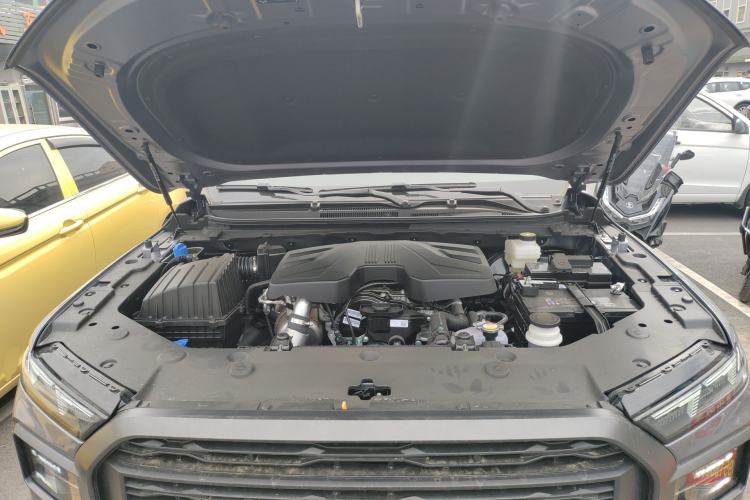 Used RELY Venucia R08 2025 Model 2.3T 8AT 2WD Diesel Long Box Trail Edition Engine Bay