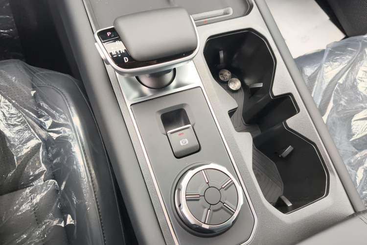 Used RELY Venucia R08 2025 Model 2.3T 8AT 2WD Diesel Long Box Trail Edition Gear Lever