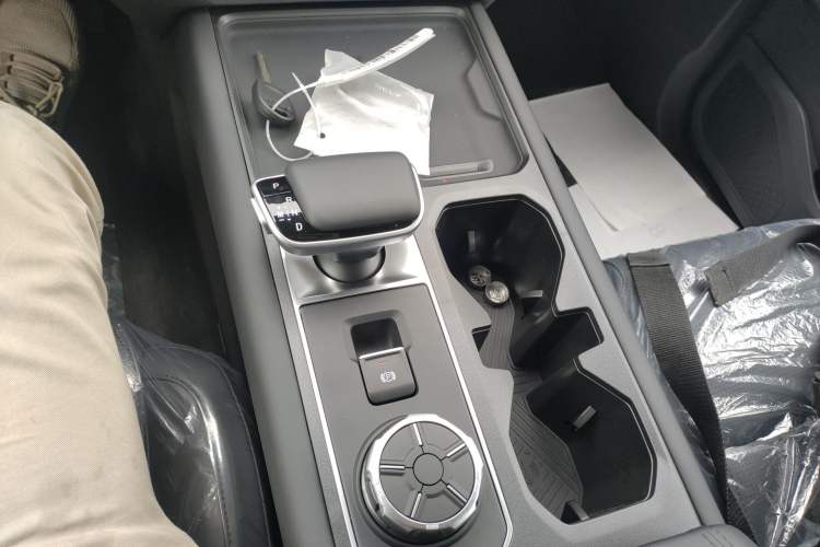 Used RELY Venucia R08 2025 Model 2.3T 8AT 2WD Diesel Long Box Trail Edition Gear Lever