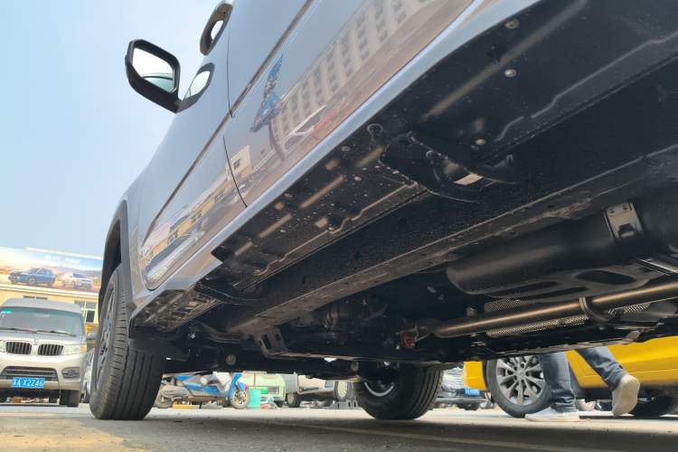Used RELY Venucia R08 2025 Model 2.3T 8AT 2WD Diesel Long Box Trail Edition Left Side Sill