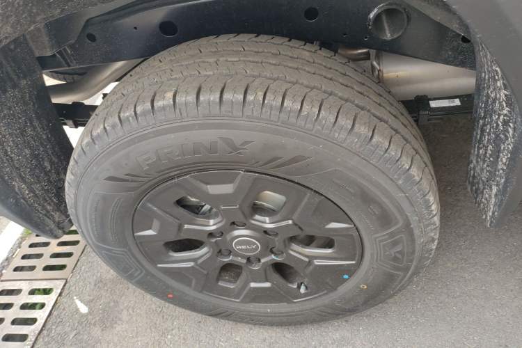Used RELY Venucia R08 2025 Model 2.3T 8AT 2WD Diesel Long Box Trail Edition Right Rear Wheel Hub
