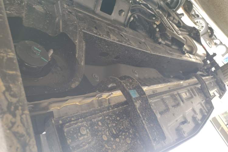 Used RELY Venucia R08 2025 Model 2.3T 8AT 2WD Diesel Long Box Trail Edition Right Side Sill