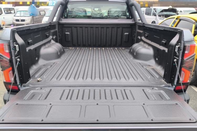 Used RELY Venucia R08 2025 Model 2.3T 8AT 2WD Diesel Long Box Trail Edition Trunk