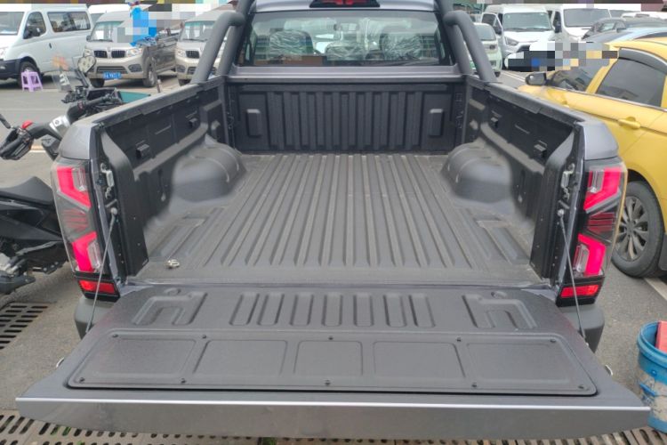 Used RELY Venucia R08 2025 Model 2.3T 8AT 2WD Diesel Long Box Trail Edition Trunk