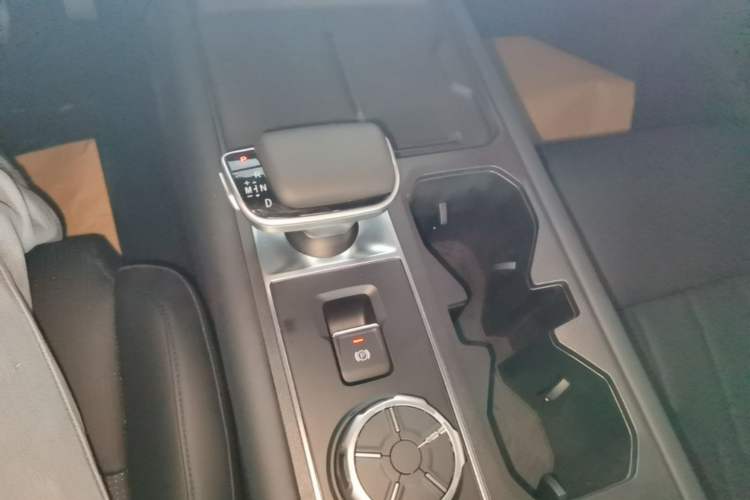Used RELY Venucia R08 2025 Model 2.3T 8AT 2WD Diesel Long Box Trail Edition Gear Lever