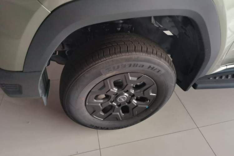 Used RELY Venucia R08 2025 Model 2.3T 8AT 2WD Diesel Long Box Trail Edition Left Front Wheel Hub