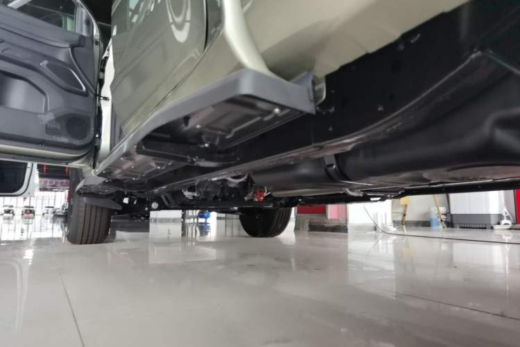 Used RELY Venucia R08 2025 Model 2.3T 8AT 2WD Diesel Long Box Trail Edition Left Side Sill