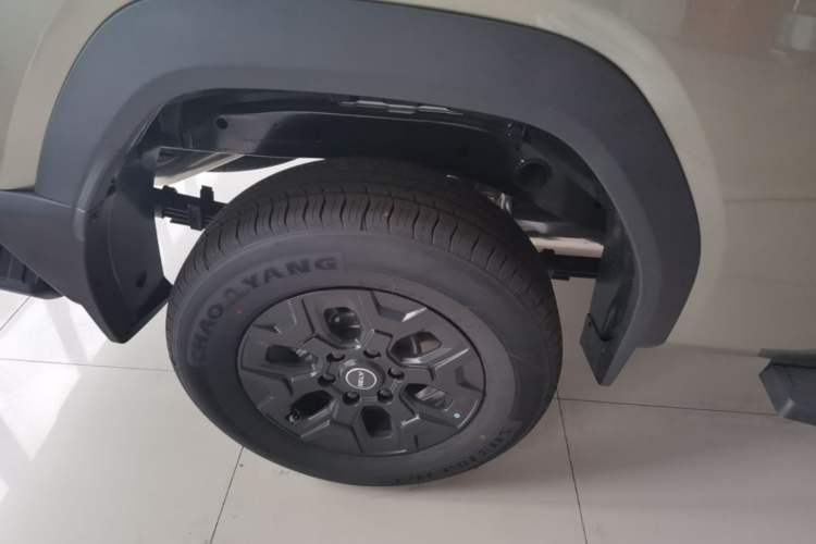 Used RELY Venucia R08 2025 Model 2.3T 8AT 2WD Diesel Long Box Trail Edition Right Rear Wheel Hub