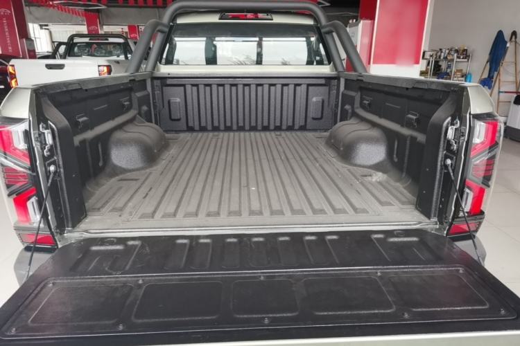 Used RELY Venucia R08 2025 Model 2.3T 8AT 2WD Diesel Long Box Trail Edition Trunk