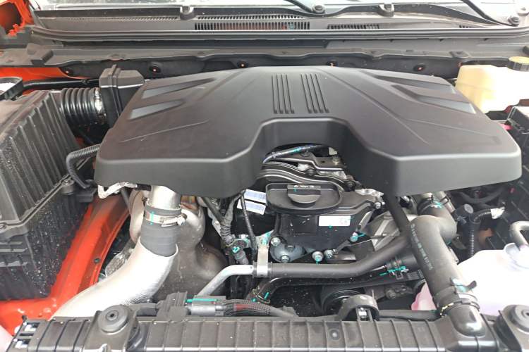 Used RELY Venucia R08 2025 Model 2.3T 8AT 4WD Diesel Standard Box Trail Edition Engine Bay