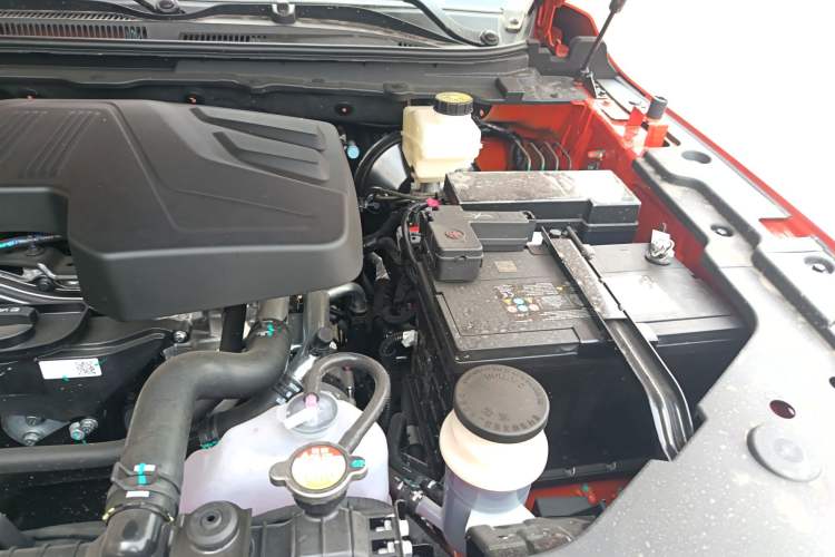 Used RELY Venucia R08 2025 Model 2.3T 8AT 4WD Diesel Standard Box Trail Edition Engine Bay Left