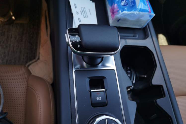 Used RELY Venucia R08 2025 Model 2.3T 8AT 4WD Diesel Standard Box Dream Edition Gear Lever