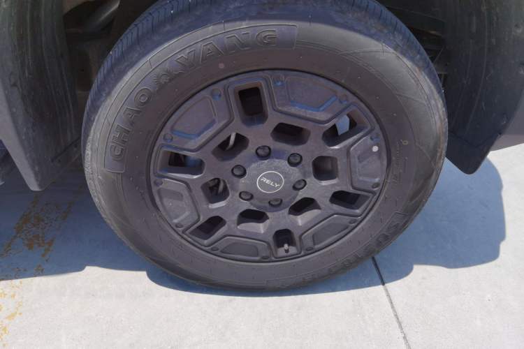 Used RELY Venucia R08 2025 Model 2.3T 8AT 4WD Diesel Standard Box Dream Edition Right Front Wheel Hub