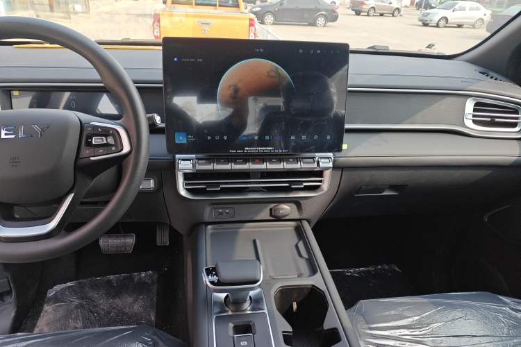 Used RELY Venucia R08 2025 Model 2.3T 8AT 2WD Diesel Long Cab Mountain & Sea Edition Audio And AC Panel