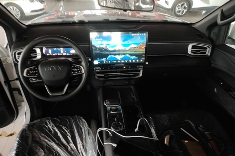 Used RELY Venucia R08 2025 Model 2.3T 8AT 2WD Diesel Long Box Trail Edition Center Console