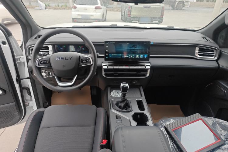 Used RELY Venucia R08 2025 Model 2.3T 6MT 2WD Diesel Long Box Exclusive Edition Center Console