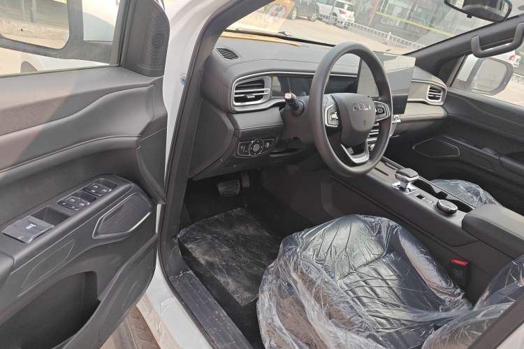 Used RELY Venucia R08 2025 Model 2.3T 8AT 2WD Diesel Long Cab Mountain & Sea Edition Driver Seat