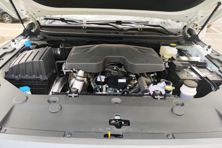 Used RELY Venucia R08 2025 Model 2.3T 8AT 2WD Diesel Long Box Trail Edition Engine Bay