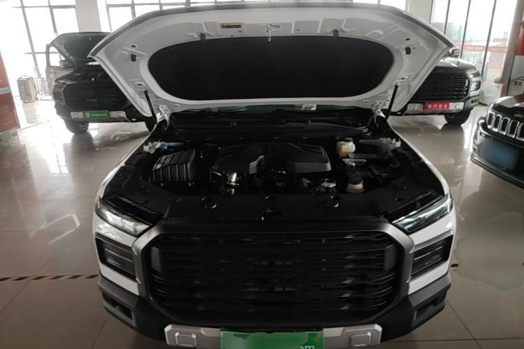 Used RELY Venucia R08 2025 Model 2.3T 8AT 2WD Diesel Long Box Trail Edition Engine Bay