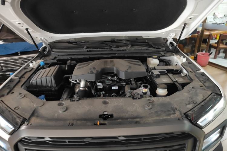 Used RELY Venucia R08 2025 Model 2.3T 8AT 2WD Diesel Long Box Trail Edition Engine Bay
