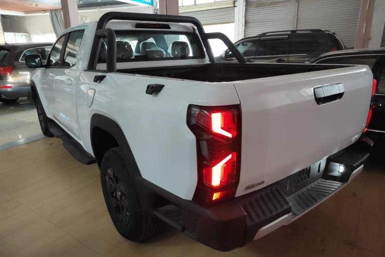 Used RELY Venucia R08 2025 Model 2.3T 8AT 2WD Diesel Long Box Trail Edition Exterior 2