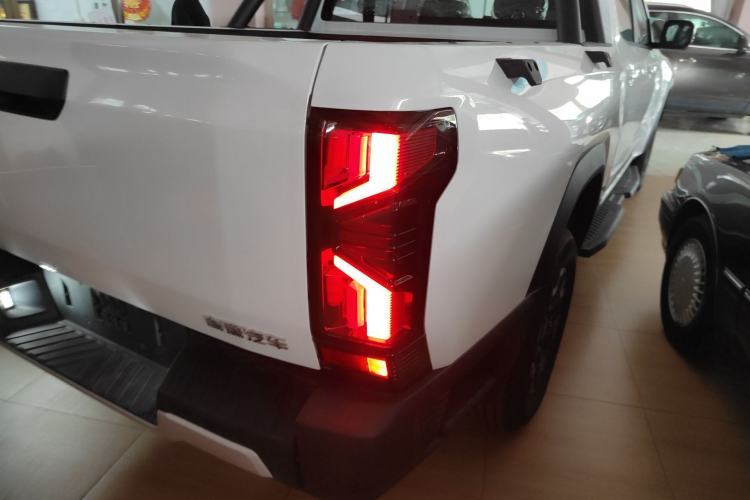 Used RELY Venucia R08 2025 Model 2.3T 8AT 2WD Diesel Long Box Trail Edition Exterior 3