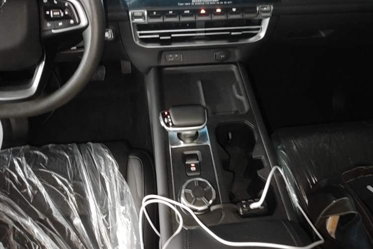 Used RELY Venucia R08 2025 Model 2.3T 8AT 2WD Diesel Long Box Trail Edition Gear Lever