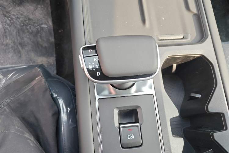 Used RELY Venucia R08 2025 Model 2.3T 8AT 2WD Diesel Long Cab Mountain & Sea Edition Gear Lever