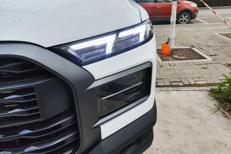 Used RELY Venucia R08 2025 Model 2.3T 8AT 2WD Diesel Long Box Trail Edition Left Front Headlight