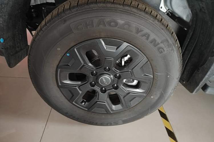 Used RELY Venucia R08 2025 Model 2.3T 8AT 2WD Diesel Long Box Trail Edition Left Front Wheel Hub