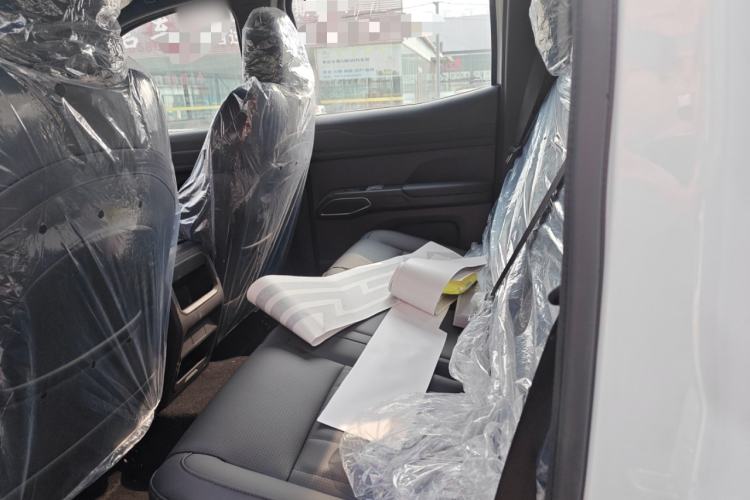 Used RELY Venucia R08 2025 Model 2.3T 8AT 2WD Diesel Long Cab Mountain & Sea Edition Left Rear Seat