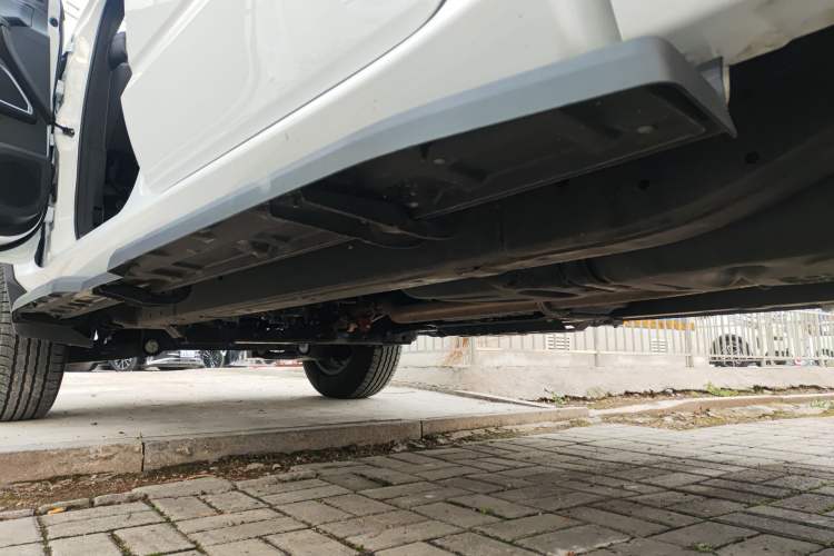 Used RELY Venucia R08 2025 Model 2.3T 8AT 2WD Diesel Long Box Trail Edition Left Side Sill
