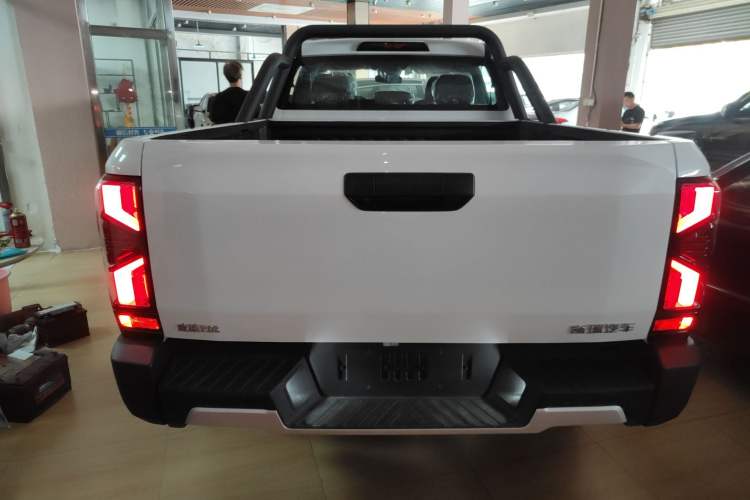 Used RELY Venucia R08 2025 Model 2.3T 8AT 2WD Diesel Long Box Trail Edition Rear