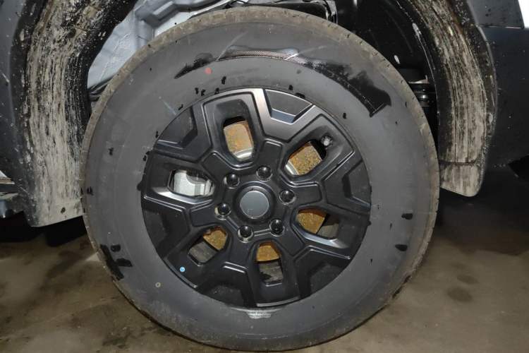 Used RELY Venucia R08 2025 Model 2.3T 8AT 4WD Diesel Long Box Trail Edition Right Front Wheel Hub