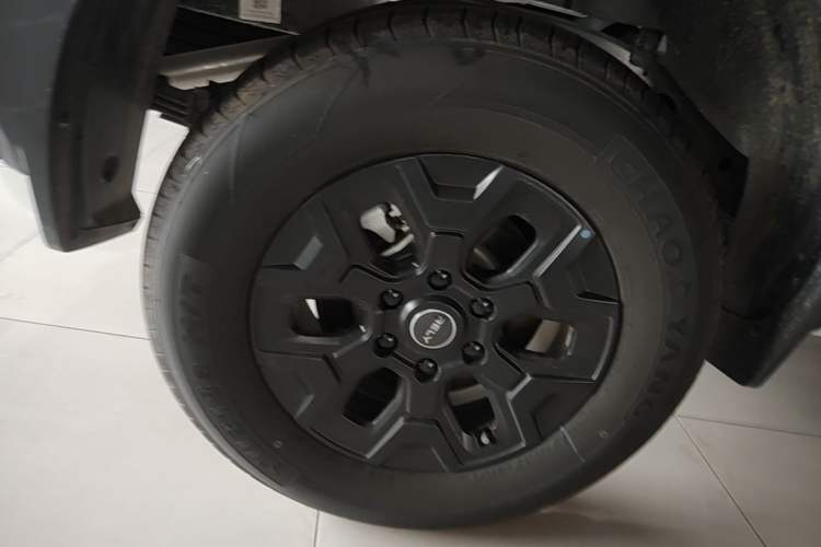 Used RELY Venucia R08 2025 Model 2.3T 8AT 2WD Diesel Long Box Trail Edition Right Rear Wheel Hub