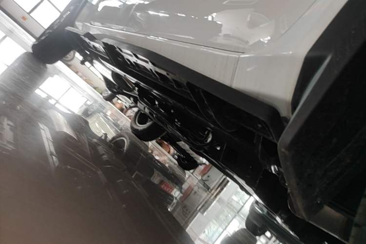 Used RELY Venucia R08 2025 Model 2.3T 8AT 2WD Diesel Long Box Trail Edition Right Side Sill