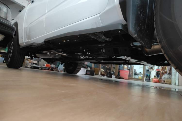 Used RELY Venucia R08 2025 Model 2.3T 8AT 2WD Diesel Long Box Trail Edition Right Side Sill