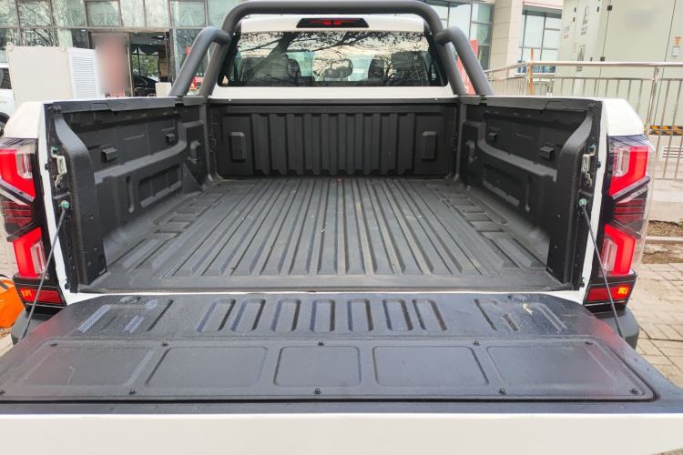 Used RELY Venucia R08 2025 Model 2.3T 8AT 2WD Diesel Long Box Trail Edition Trunk