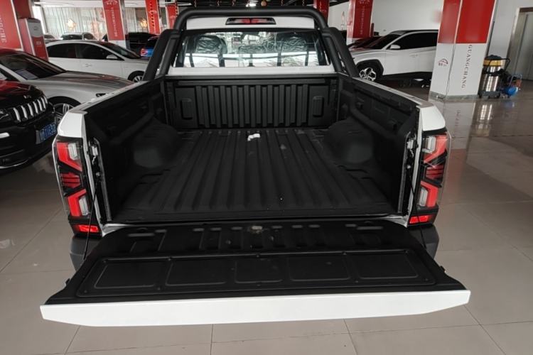 Used RELY Venucia R08 2025 Model 2.3T 8AT 2WD Diesel Long Box Trail Edition Trunk