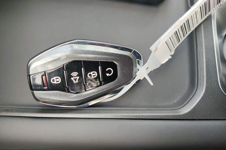 Used RELY Venucia R08 2025 Model 2.3T 8AT 2WD Diesel Long Box Trail Edition Vehicle Key