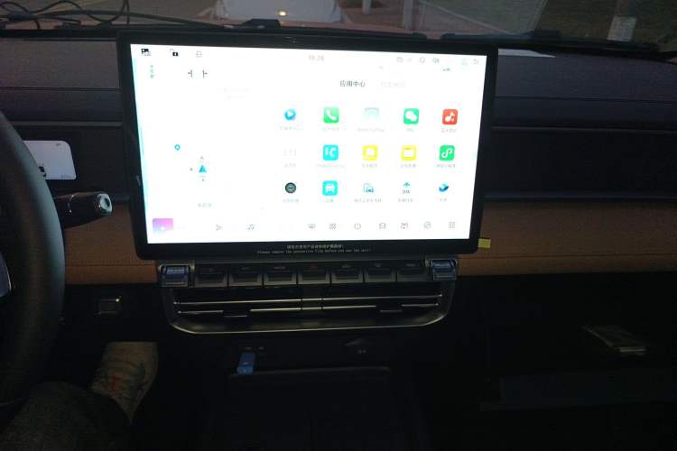 Used RELY Venucia R08 2025 Model 2.3T 8AT 4WD Diesel Standard Box Dream Edition Audio And AC Panel